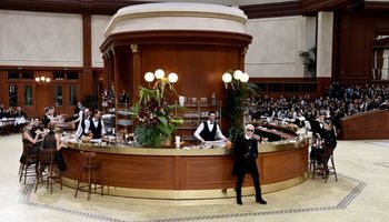 Chanel провел в Париже показ мод в залах французского бистро 